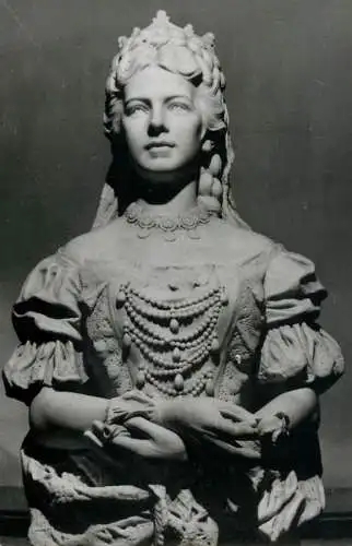 Romania statuie regina