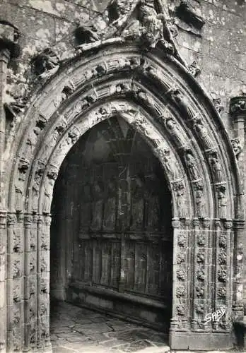 France Finistère > Saint-Herbot le porche de la chapelle