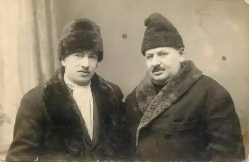 Romania studio souvenir photo postcard foto atelier Gheorghiu Giurgiu men fur hats
