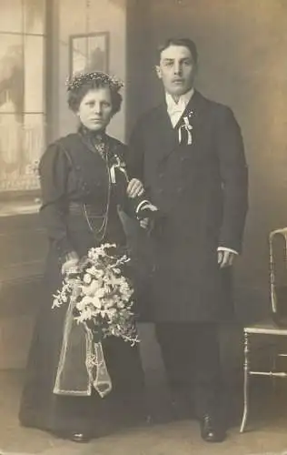 Couple vintage souvenir photo postcard