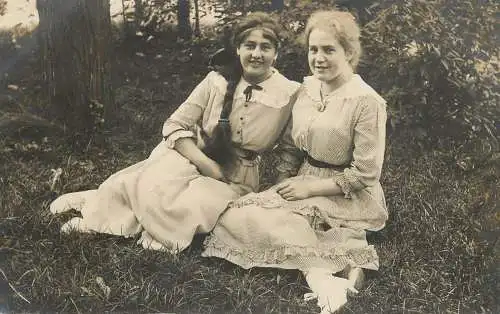 Fancy women souvenir photo postcard