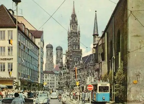 Germany Munchen Rathaus & Frauenkirche