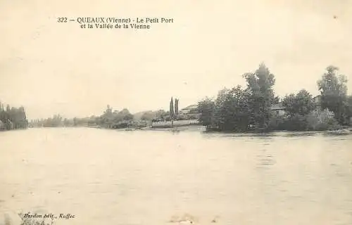 CPA France Queaux le petit port