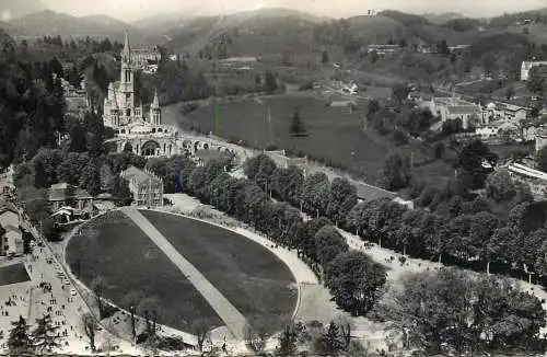 France Lourdes basilique Saint pie X aerienne