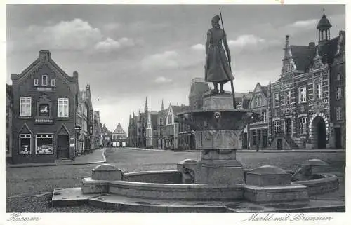 Germany Husum Markt mit Brunnen