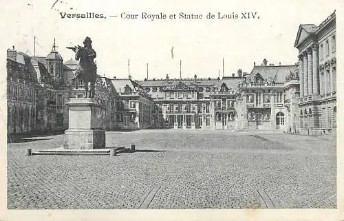 France Versailles cour Royale et statue de Louis XIV