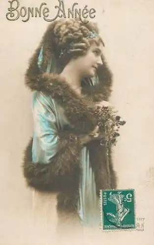 Fancy portrait beauty smile elegance fur coat coiffure Bonne Annee