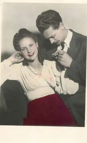 Fancy portrait couple love beauty coiffure 1949