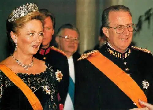 Royal family postcard Belgium Koning Albert II Koningin Paola