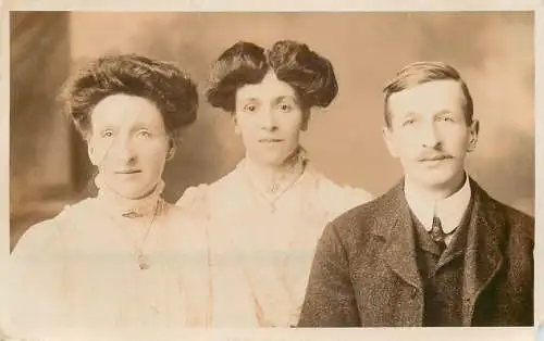 Photo postcard elegant family coiffure moustache