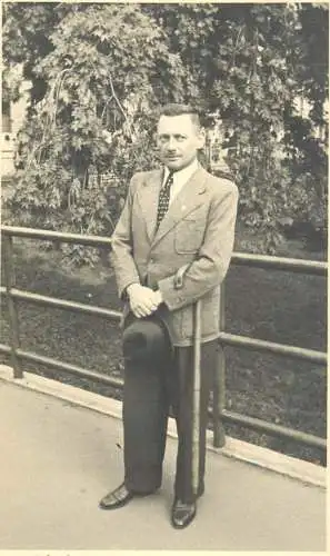 Annonymous person portrait vintage souvenir photo postcard elegant man hat cane