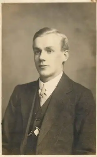 Annonymous person portrait vintage souvenir photo postcard elegant man