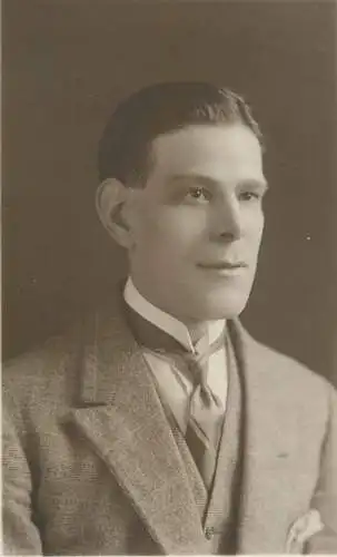 Annonymous person portrait vintage souvenir photo postcard elegant man