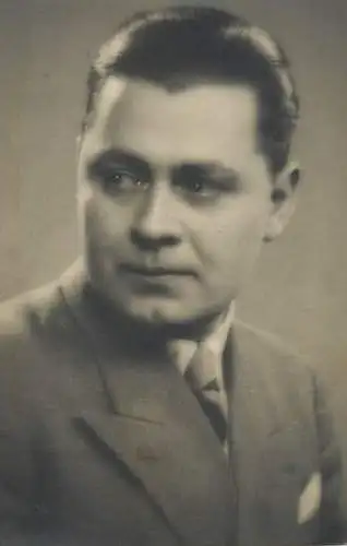 Annonymous person portrait vintage souvenir photo postcard elegant man 1941 Romania