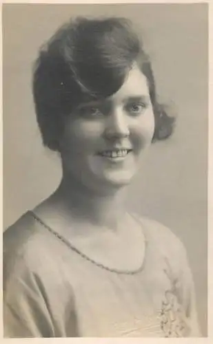 Annonymous person portrait vintage souvenir photo postcard elegant woman coiffure Annie