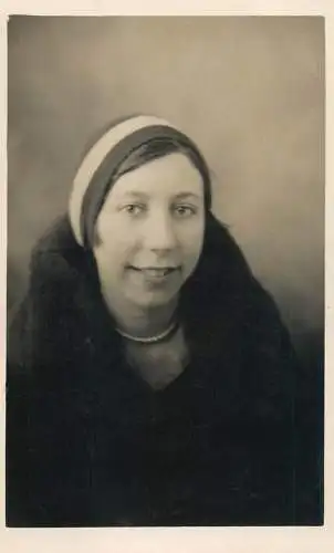 Annonymous person portrait vintage souvenir photo postcard elegant woman pearl