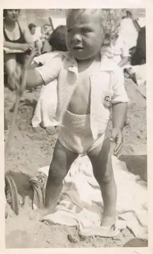 Children scenes & portraits souvenir photo young baby on the beach