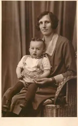 Children scenes & portraits souvenir photo elegant young boy and mother