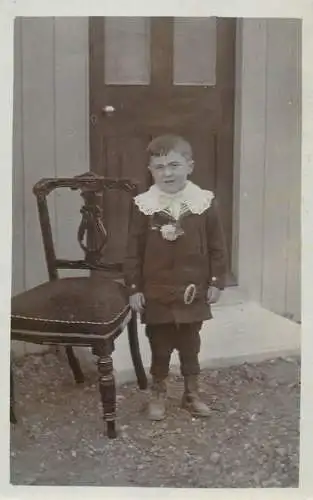 Children scenes & portraits souvenir photo elegant young boy