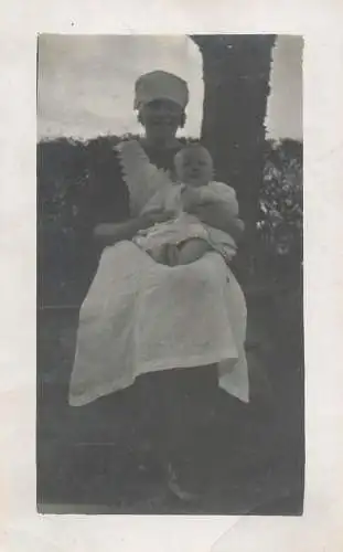 British social history souvenir photo mother and child baby bebe