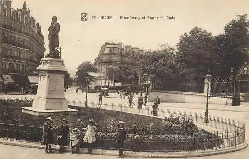 Dijon place Darcy et son statue de Rude