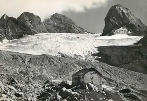 Austria Sktion Adamekhutte mit Dachstein und Mitterspit