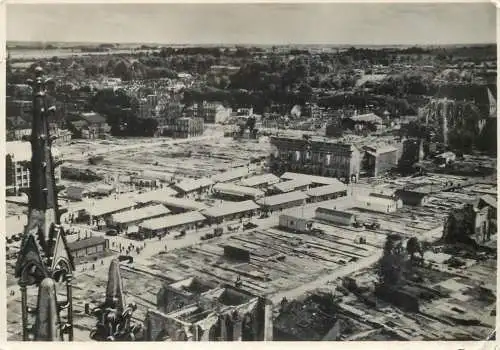 France Beauvais  Place Jeanne Hachette & Hotel de Ville vue generale