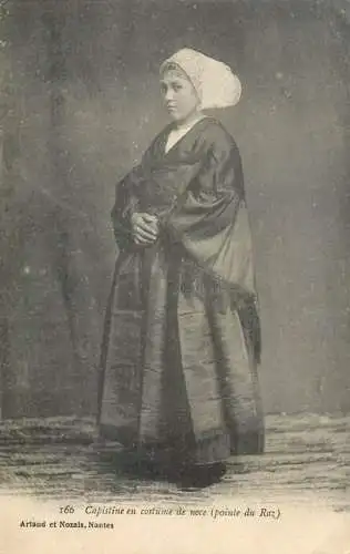 Folklore France Capistine en costume de noce (Pointe du Raz)