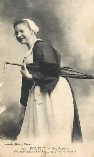Folklore France Pontivy femme en costume typique