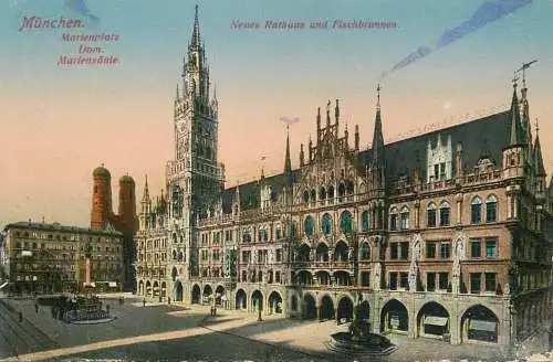 Germany postcard Munchen Marienplatz dom