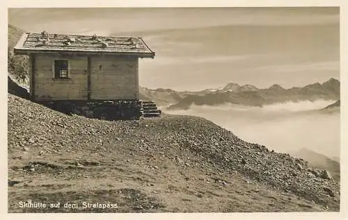 Switzerland postcard Skihutte auf dem Strelapass