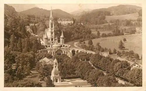France Lourdes Monument aux Morts & la Basilique