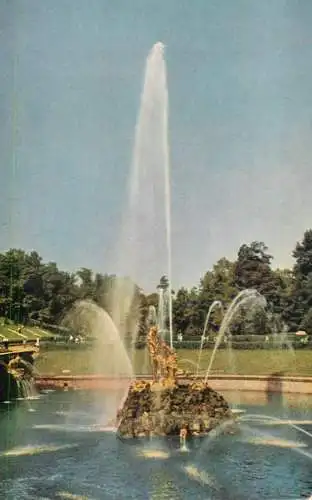 Russia Petrodvorets Great Cascade - "Samson" fountain