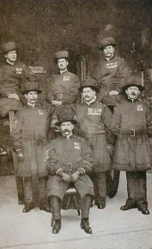 Group of Yeomen Warders, undress uniform Tower of London