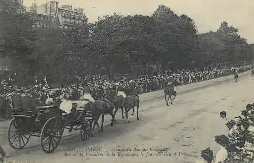 Retour du President de la Republique le Jour du Grand Prix Paris avenue du Bois de Boulogne