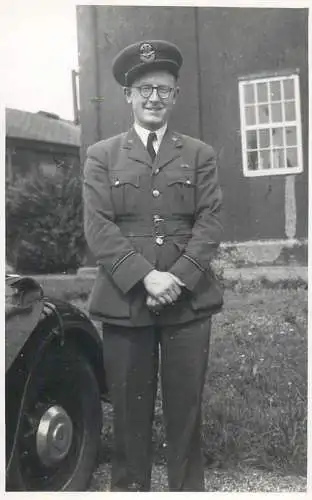 Military in uniform souvenir photo