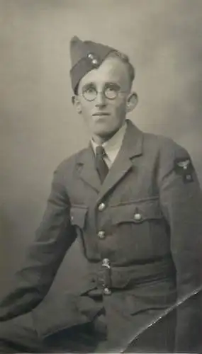 Military in uniform souvenir photo