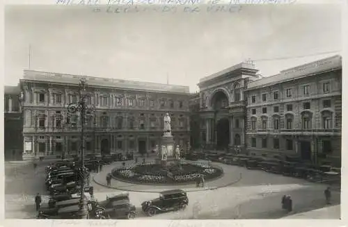 MILANO - Palazzo Marino e Piazza della Scala - Monumento a Leonardo da Vinci