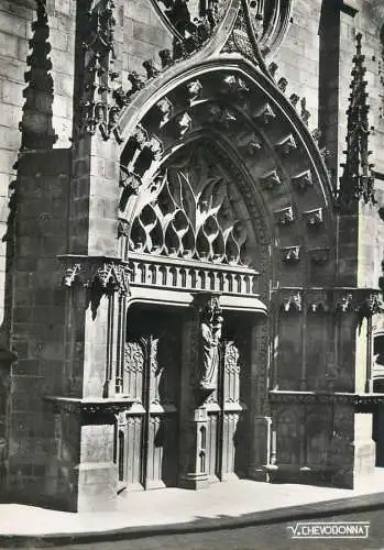 France L'Auvergne Riom - Notre Dame du Marthuret - detail de la facade