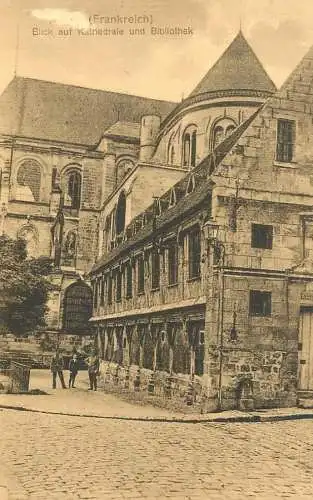 France Oise Noyon Frankreich Blick auf Kathedrale und Bibliothek