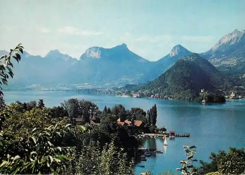 France Annecy (Haute Savoie) Lac d'Annecy Baie de Talloires & le massif des Bauges