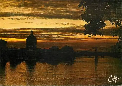 France Toulouse Coucher de soleil sur la Garonne au pont suspendu