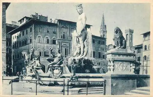 Italy Florence il Marzocco e la Fontana del Biancone