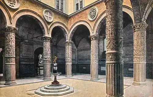 Italy Florence il cortile del Palazzo Vecchio