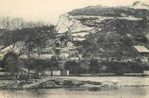 cpa France Eure Vernon cote St. Michel et maisons dans le roc