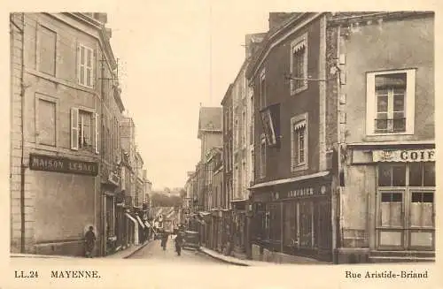 Mayenne Pre en Pail Rue Aristide Briand