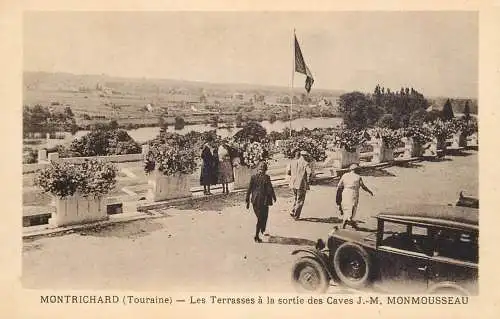 Montrichard - Les Terrasses à la sortie des Caves Monmousseau