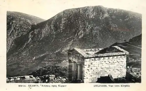 Delphes vue vers Kirphis