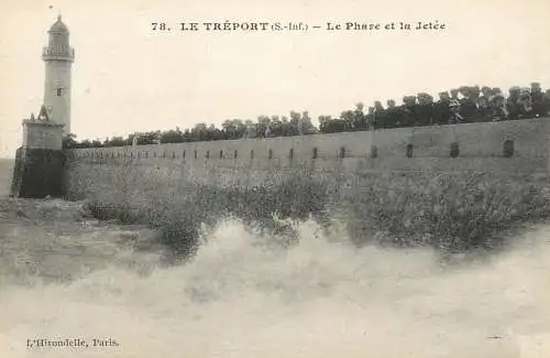 France Seine Maritime Le Tréport le Phare et la Jetee