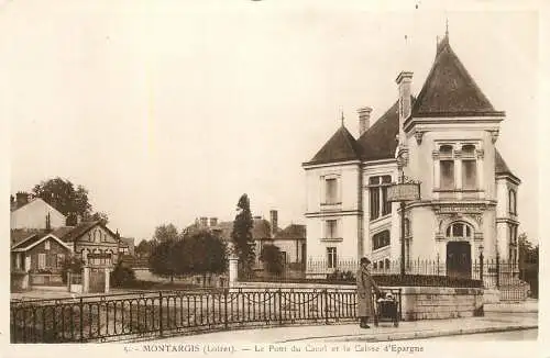 France Loiret Montargis le Pont du Canal et la Caisse d'Epargne